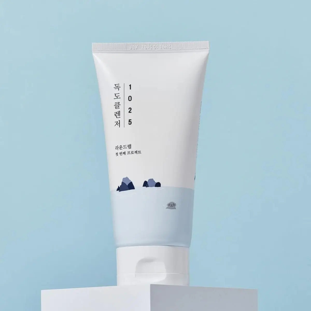 1025 DOKDO Cleanser 150mL Round Lab